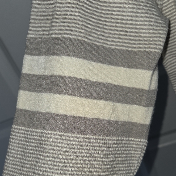 CAbi #4663 Charlie Pullover Striped Gray and White Sweater Size Small - Picture 6 of 6